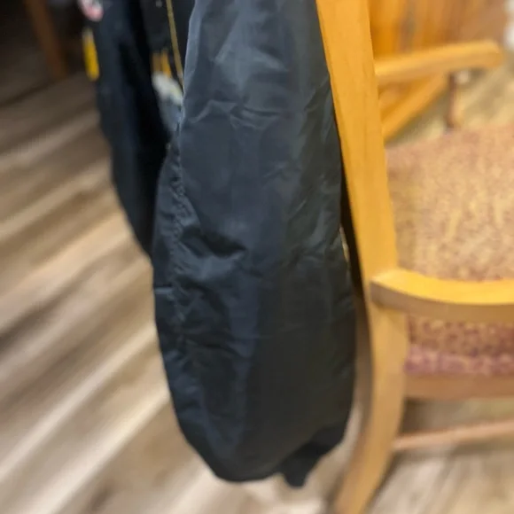 Rare "Titanic" movie bomber jacket. Makes a nice warm winter season coat. - Picture 7 of 11